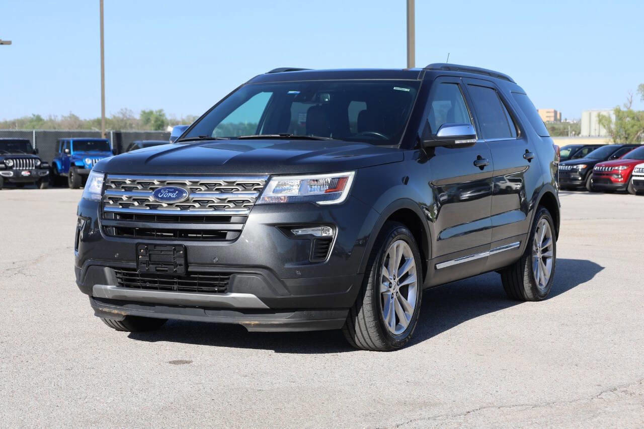 Used 2019 Ford Explorer XLT w/ Equipment Group 202A AWD/4WD image 6