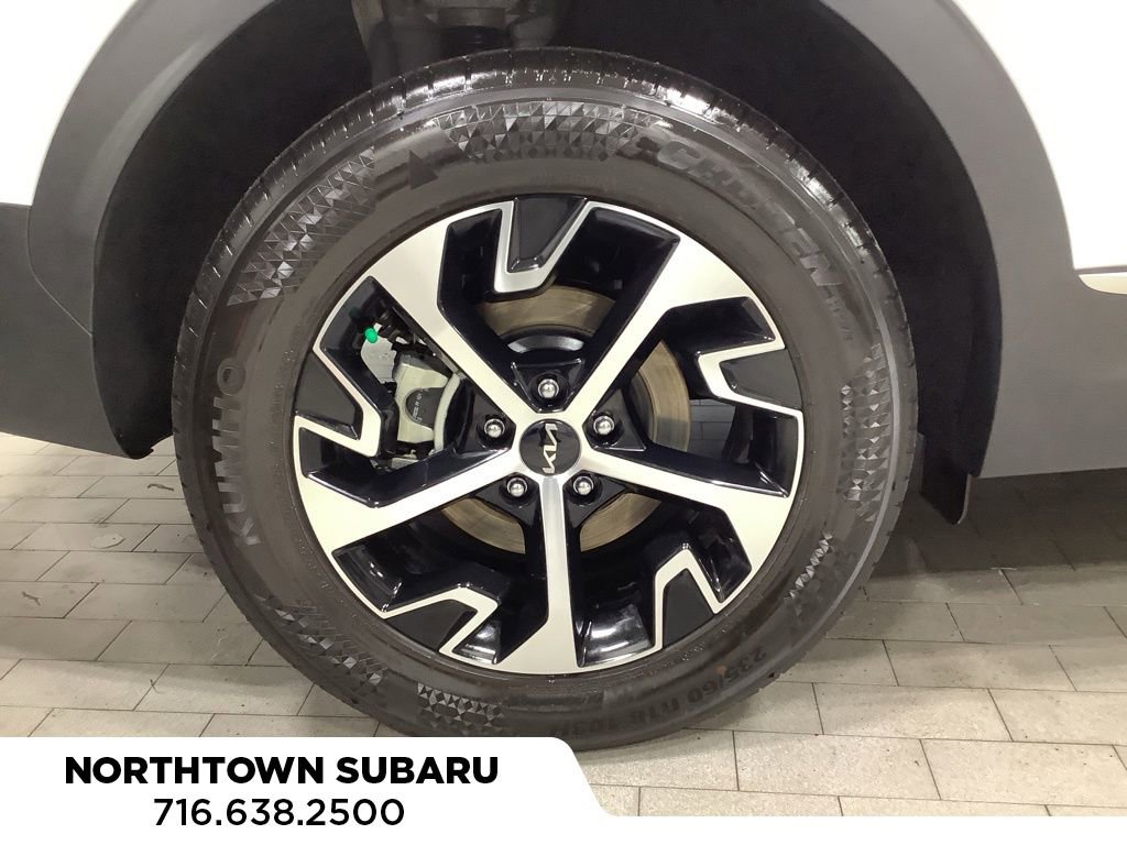 Used 2025 Kia Sportage EX w/ Premium Package image 25