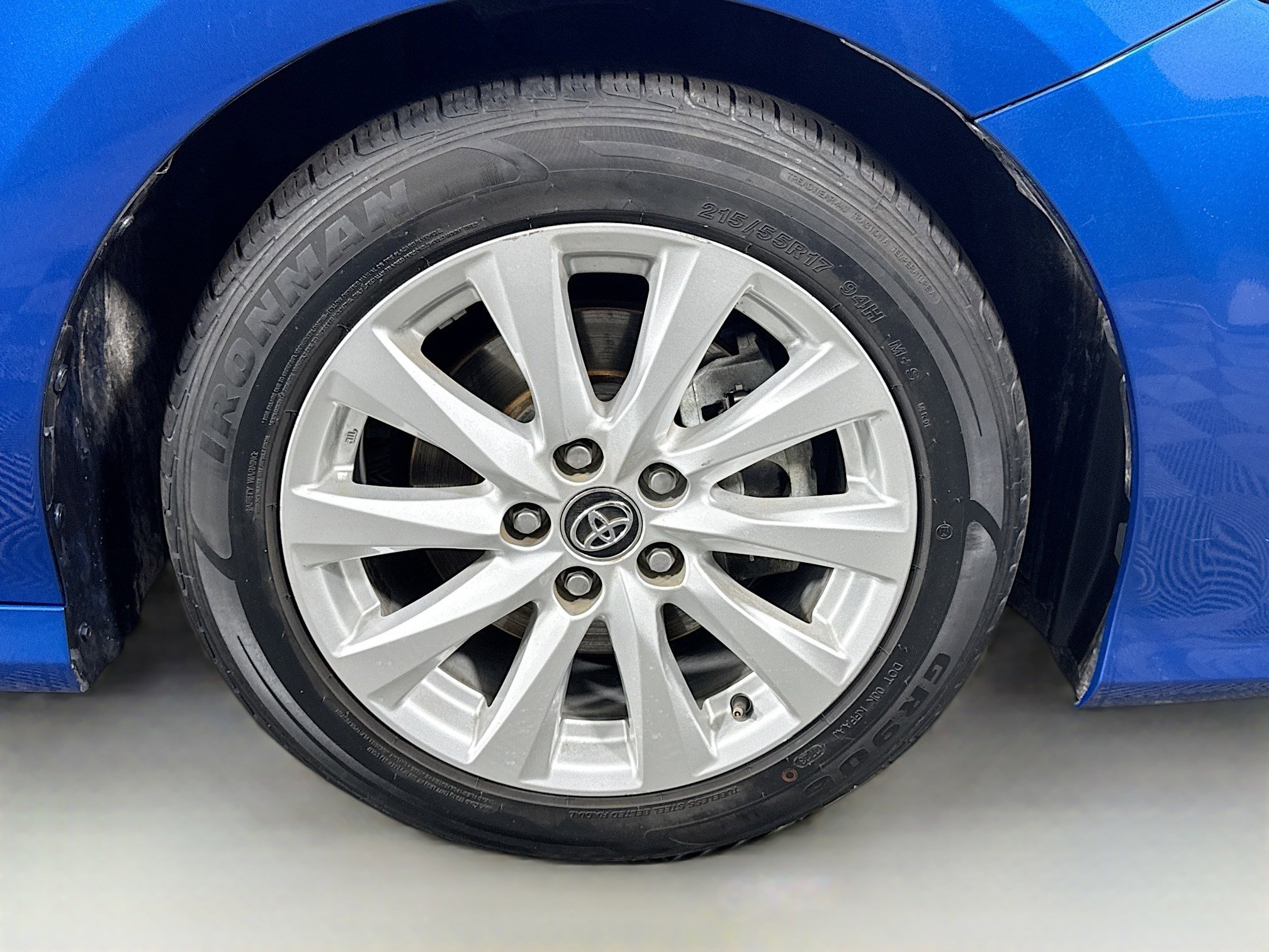 Used 2020 Toyota Camry LE w/ Carpet Mat Package image 31