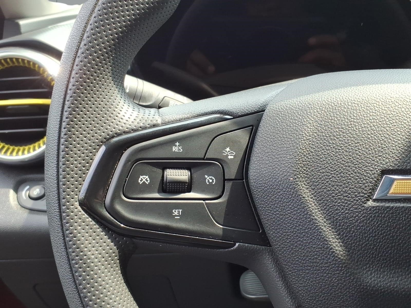 Used 2025 Chevrolet Trax LT FWD image 14