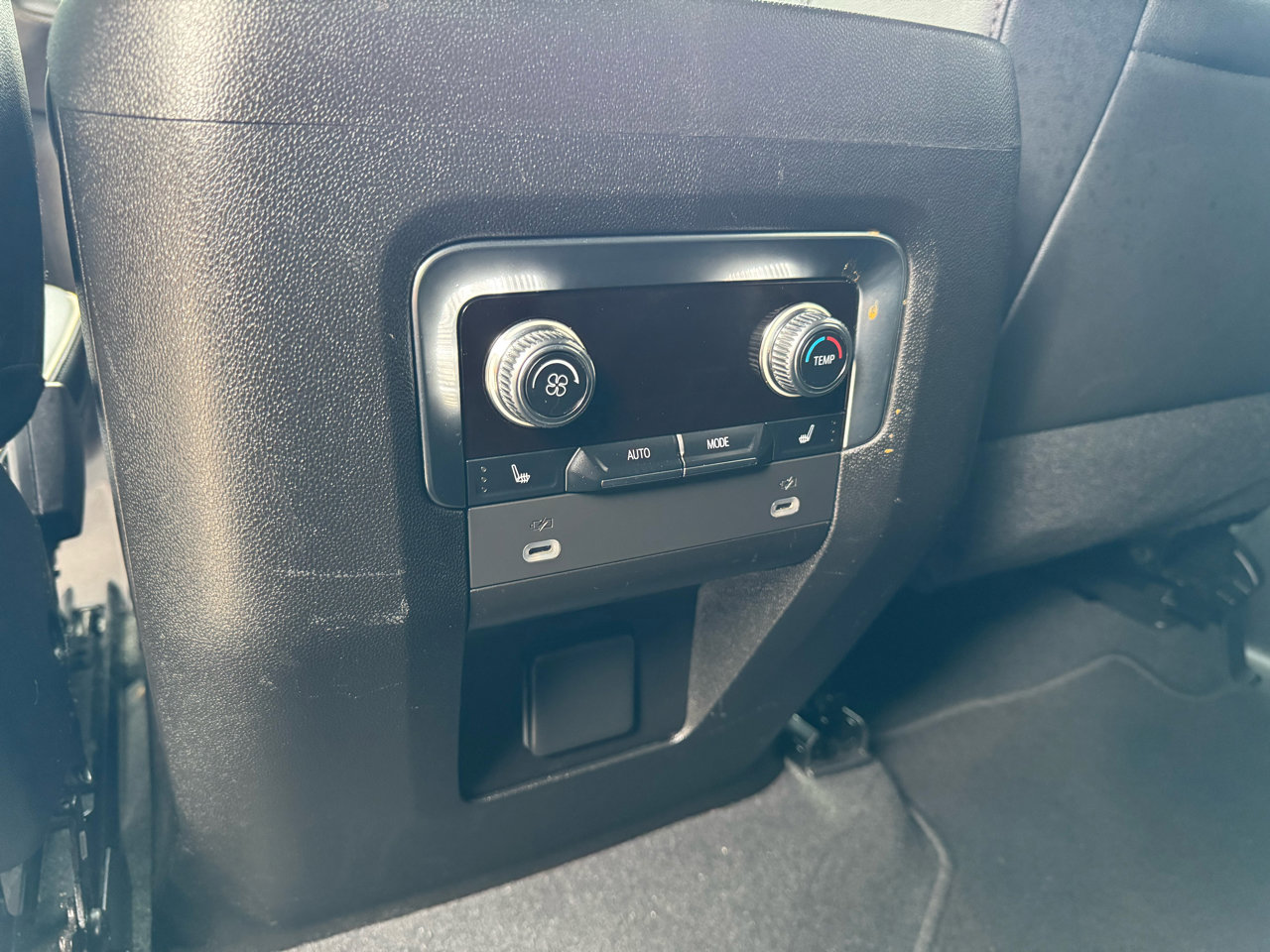 Used 2021 GMC Yukon SLT w/ SLT Premium Package image 39