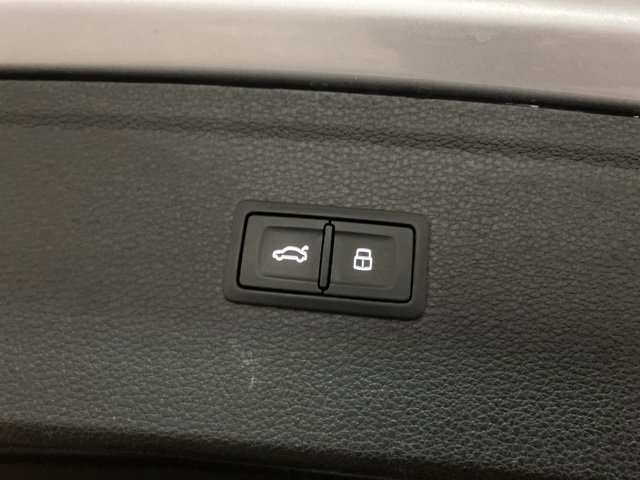 Used 2023 Audi Q5 2.0T Premium w/ Convenience Package image 8