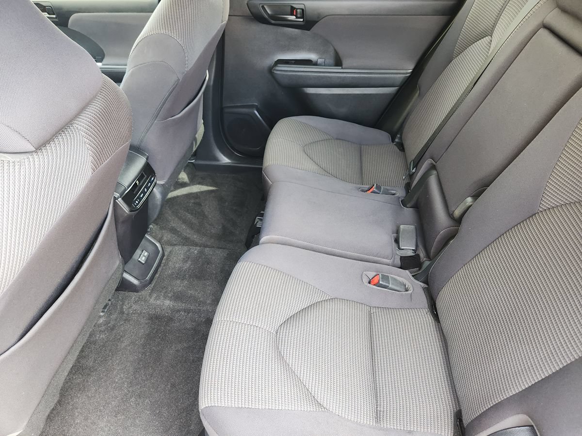 Used 2023 Toyota Highlander LE FWD image 51