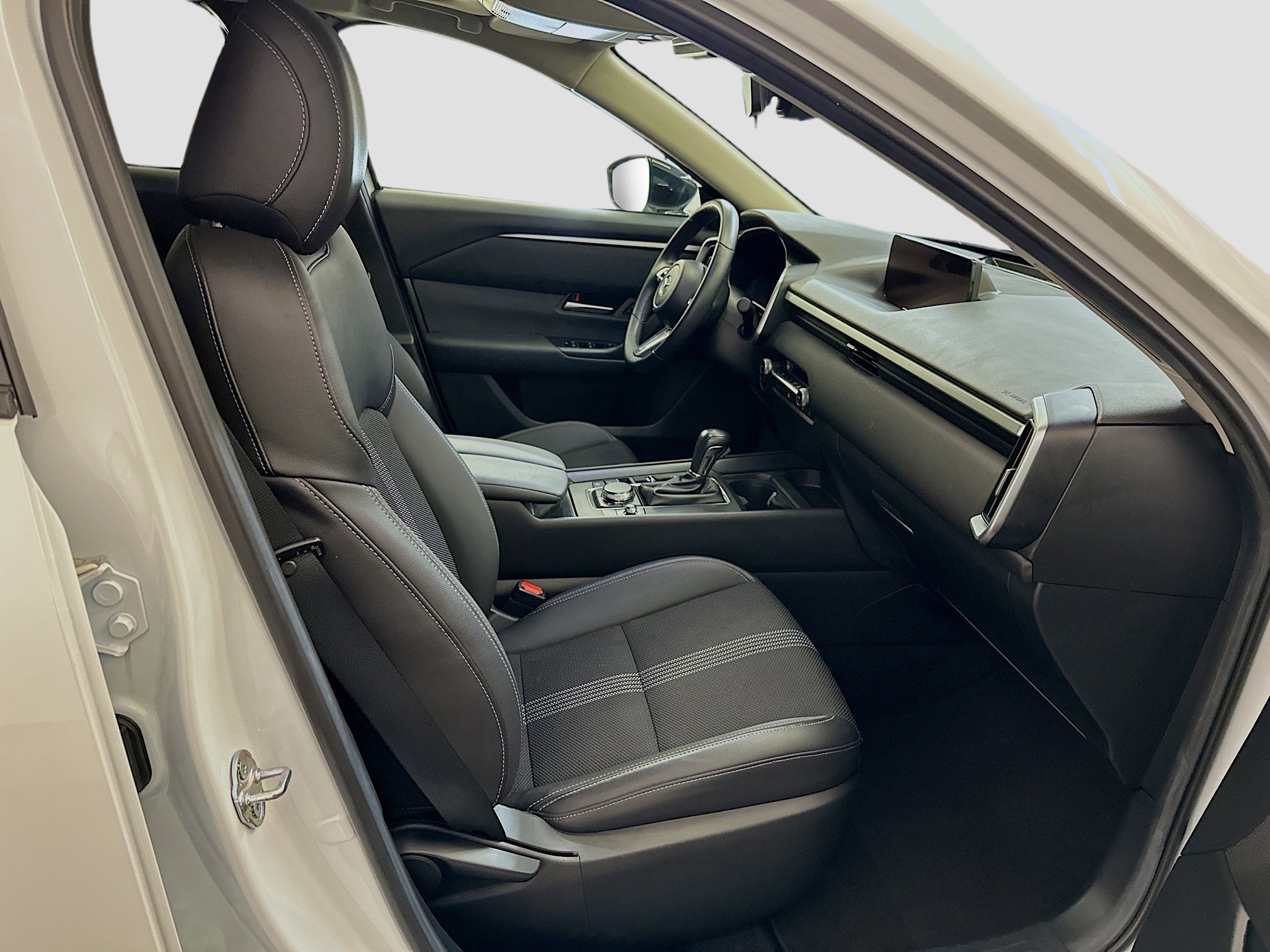 Used 2025 MAZDA CX-50 AWD 2.5 S w/ Premium Package image 34