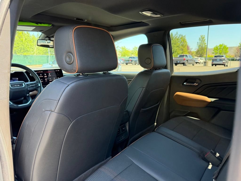 Used 2024 GMC Canyon AT4 w/ Technology Package AWD/4WD image 32