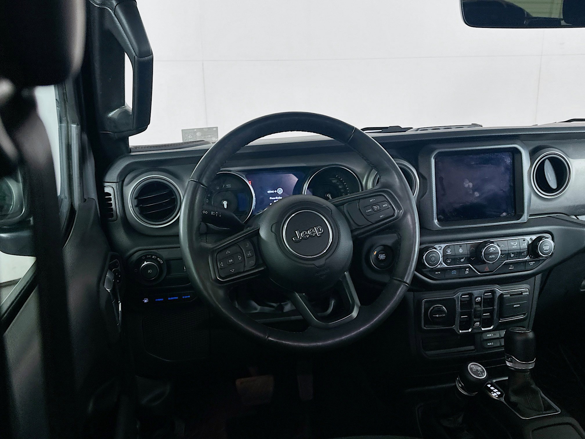 Used 2023 Jeep Wrangler Unlimited w/ Cold Weather Group image 17