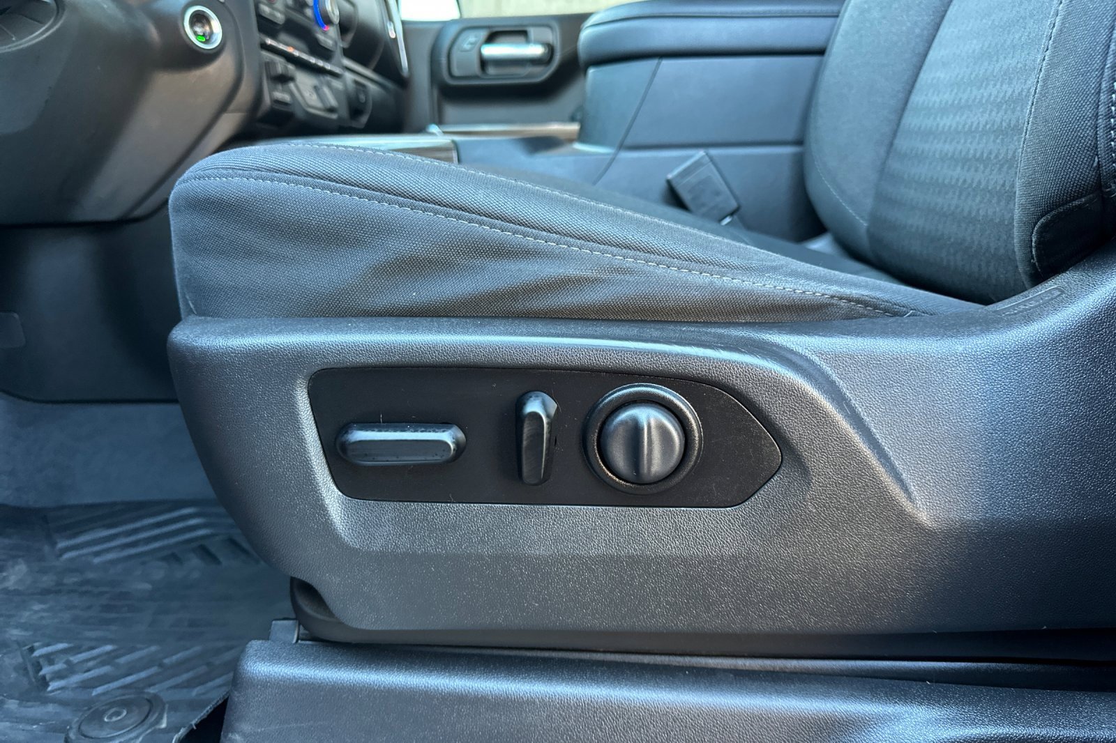 Used 2021 Chevrolet Silverado 1500 LT Trail Boss image 12