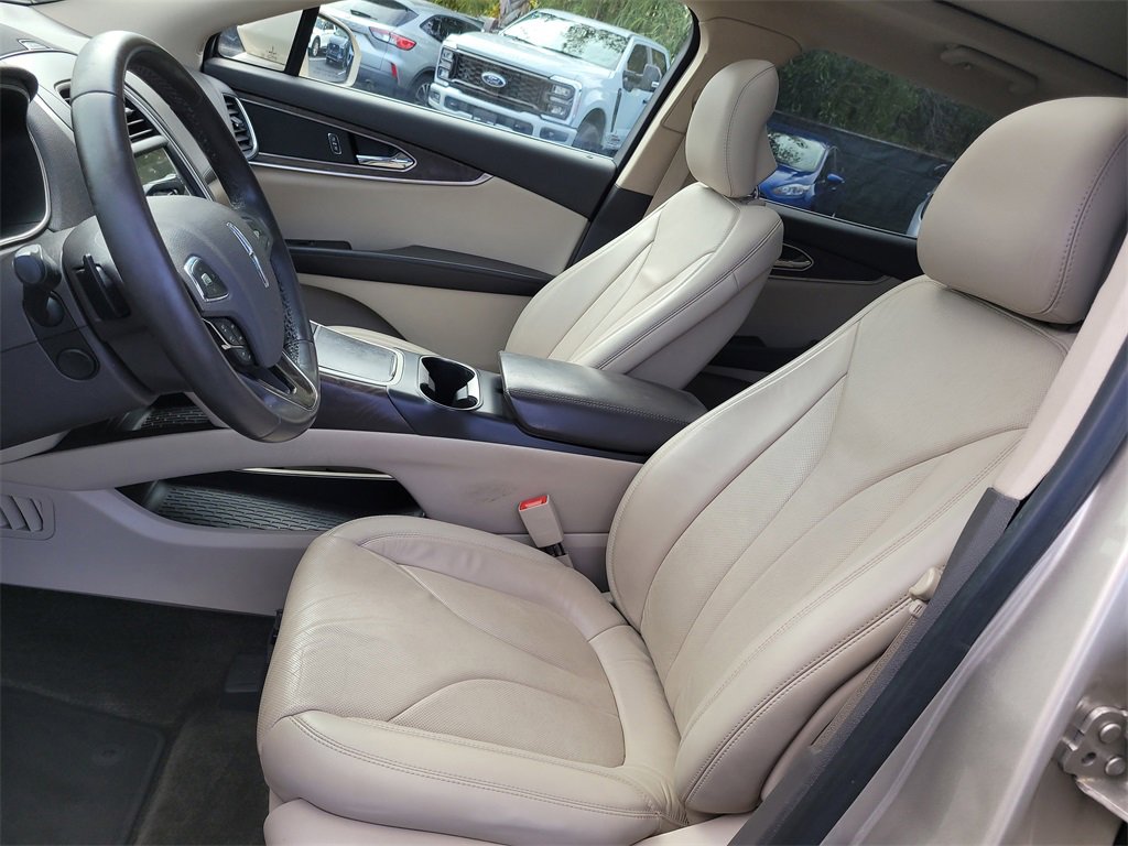 Used 2017 Lincoln MKX Reserve image 16