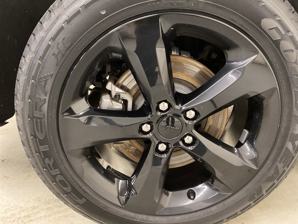 Used 2024 Jeep Grand Cherokee L Limited w/ Black Appearance Package image 25