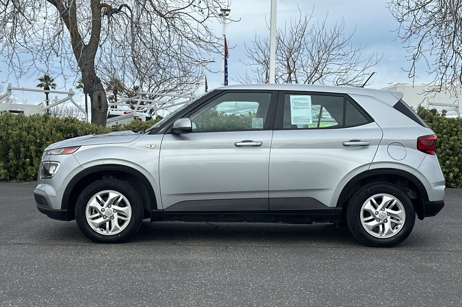 Used 2023 Hyundai Venue SE image 7