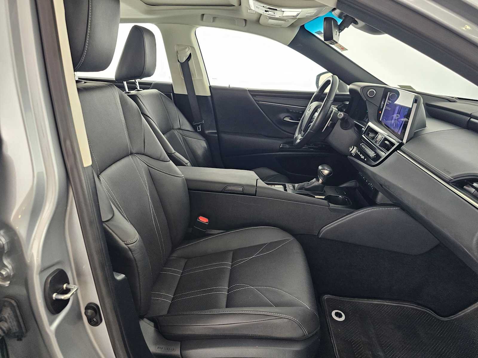 Certified 2023 Lexus ES 300h w/ Accessory Package (Z2) FWD image 10