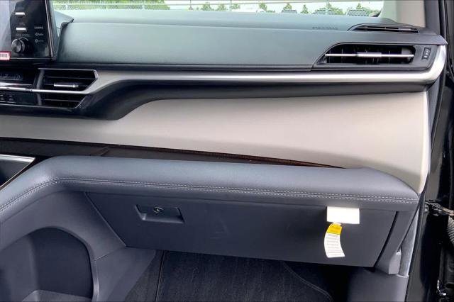 Certified 2024 Toyota Sienna LE FWD image 18