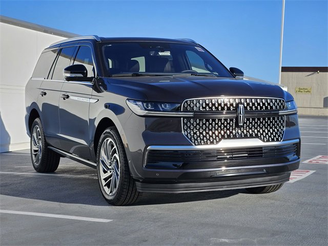 New 2025 Lincoln Navigator Reserve image 3