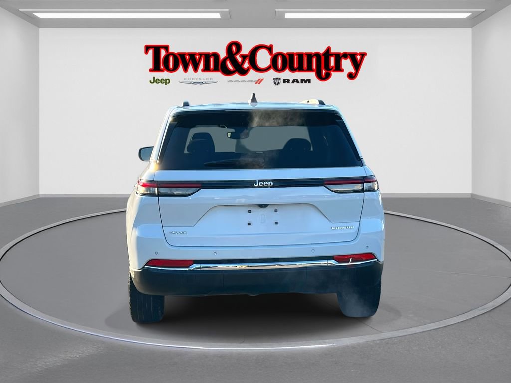 Certified 2023 Jeep Grand Cherokee Laredo w/ Luxury Tech Group I image 6