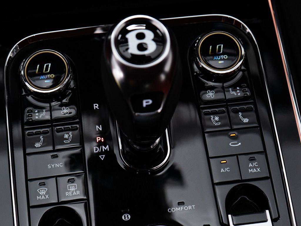 Used 2025 Bentley Flying Spur Plug-In Hybrid AWD/4WD image 35