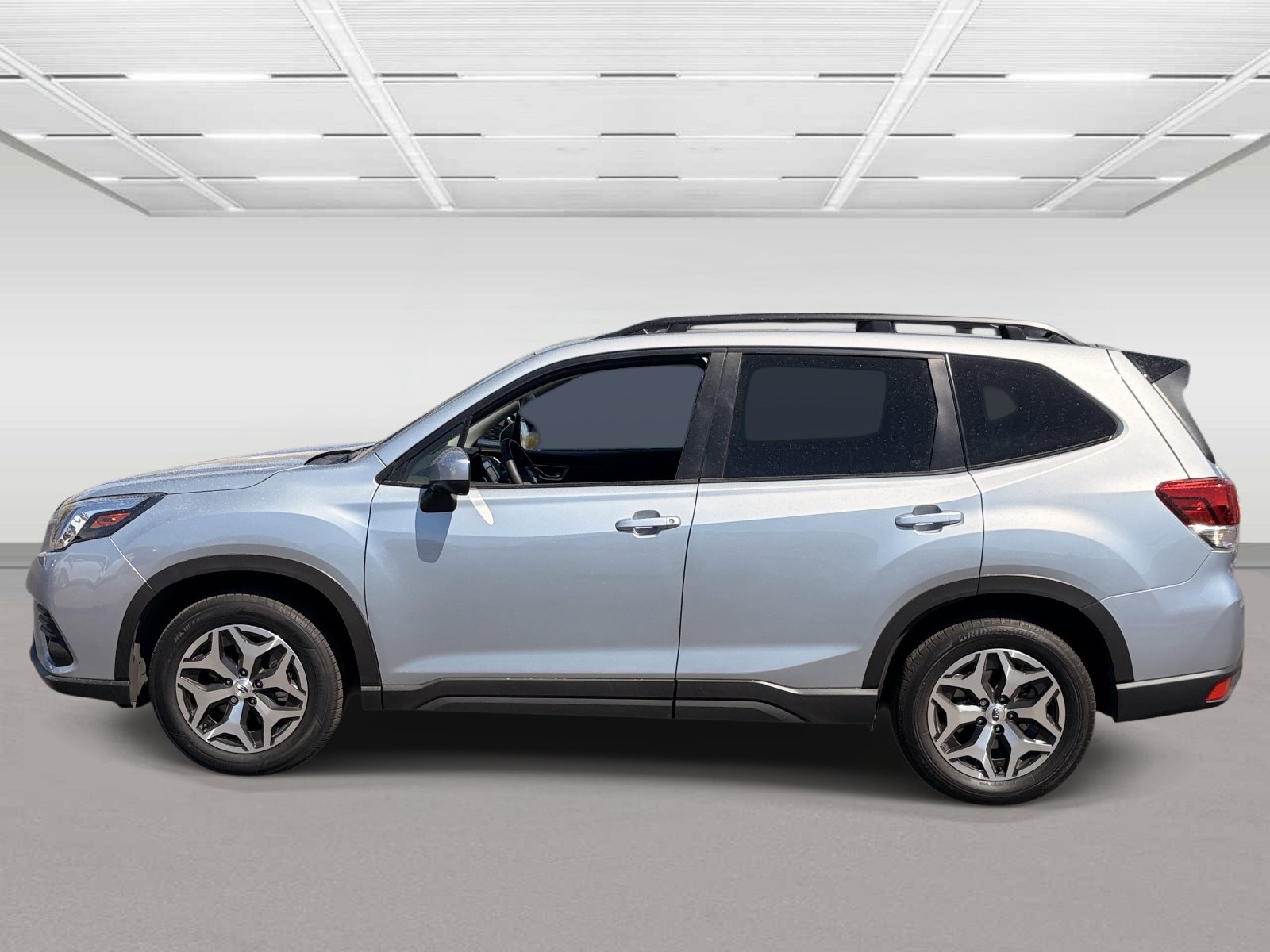 Certified 2024 Subaru Forester Premium AWD/4WD image 2