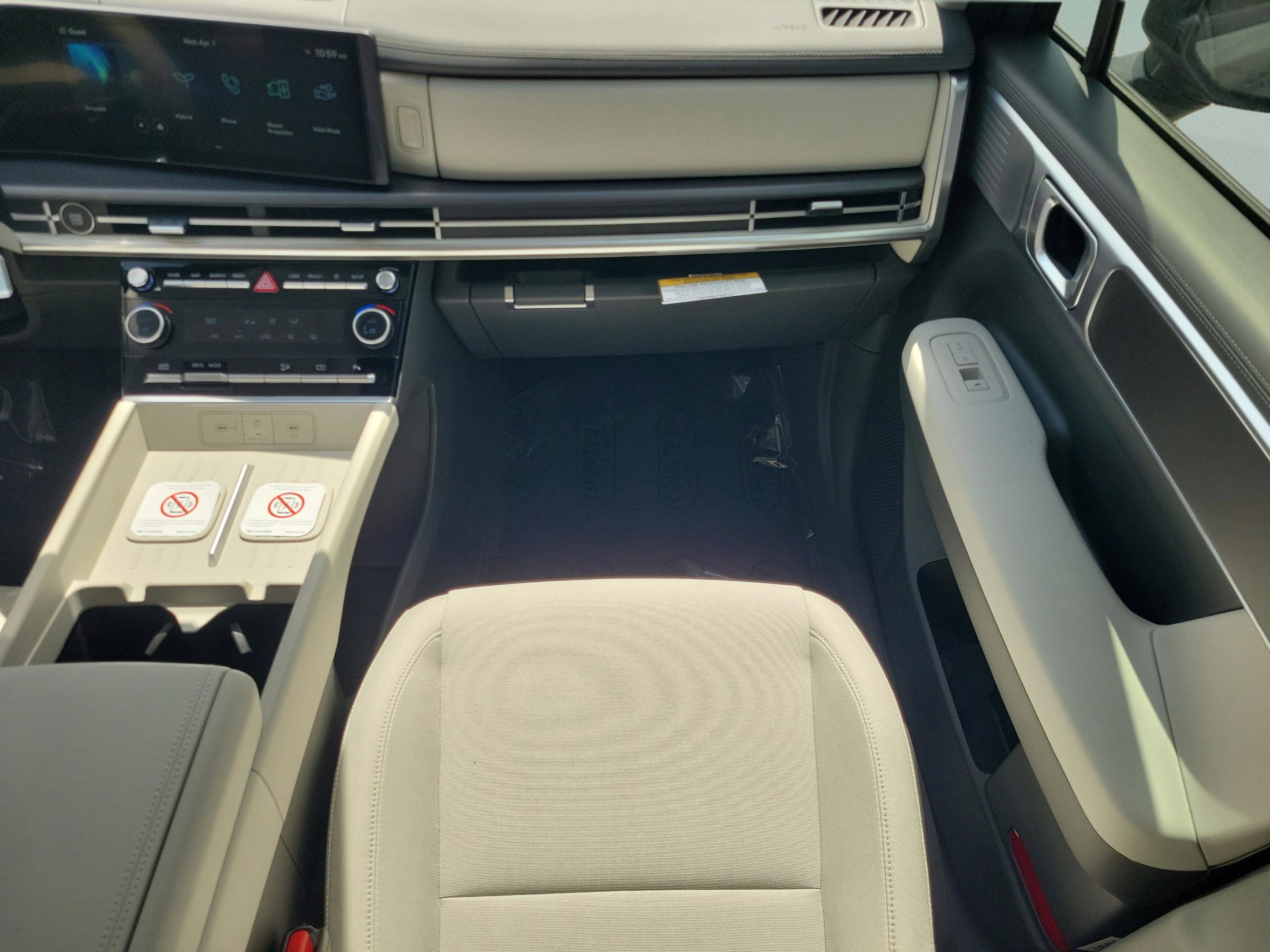 New 2026 Hyundai Santa Fe SE image 16