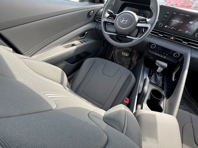 Used 2025 Hyundai Elantra Sport image 12