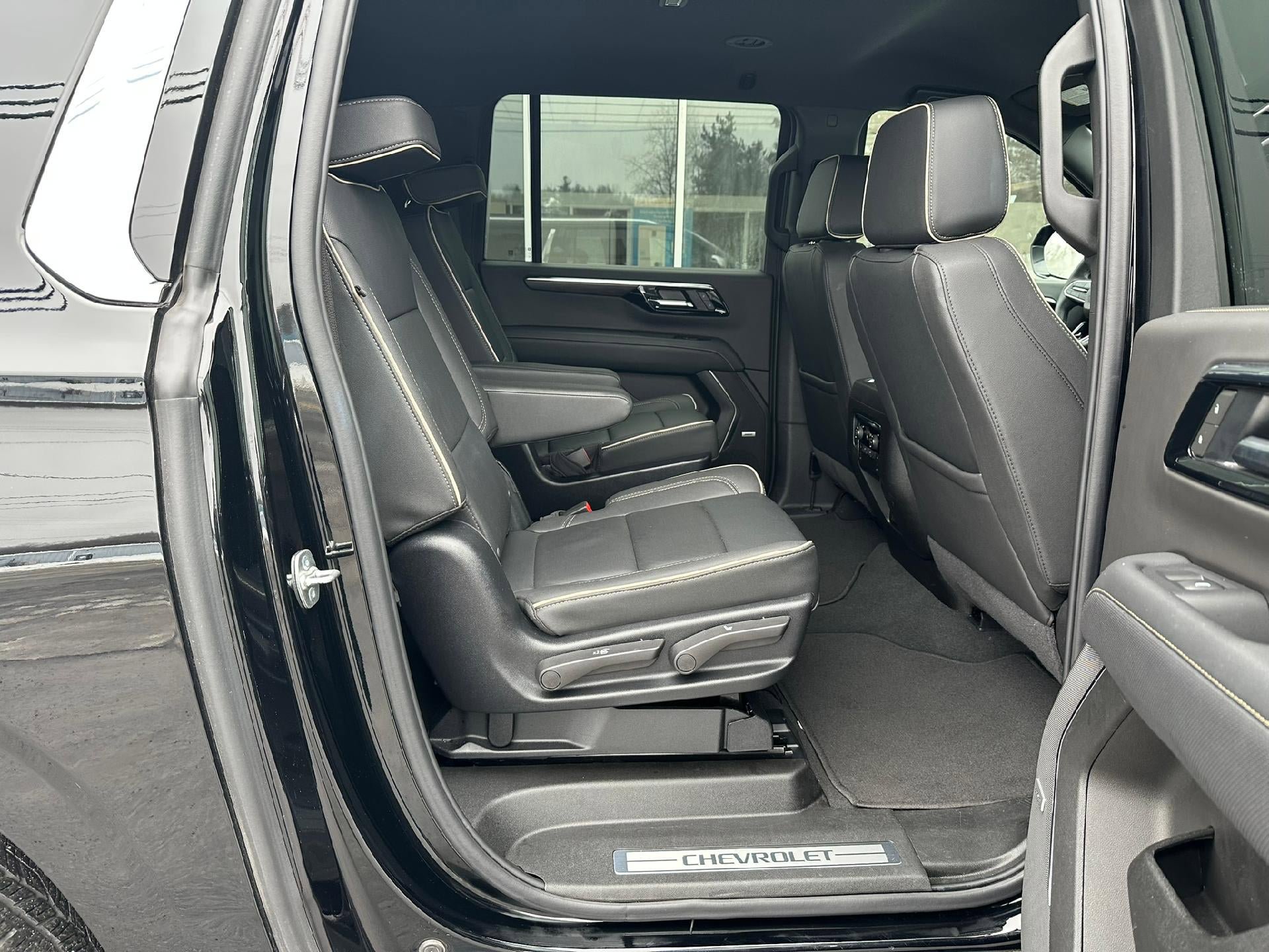 Certified 2025 Chevrolet Suburban Premier image 35