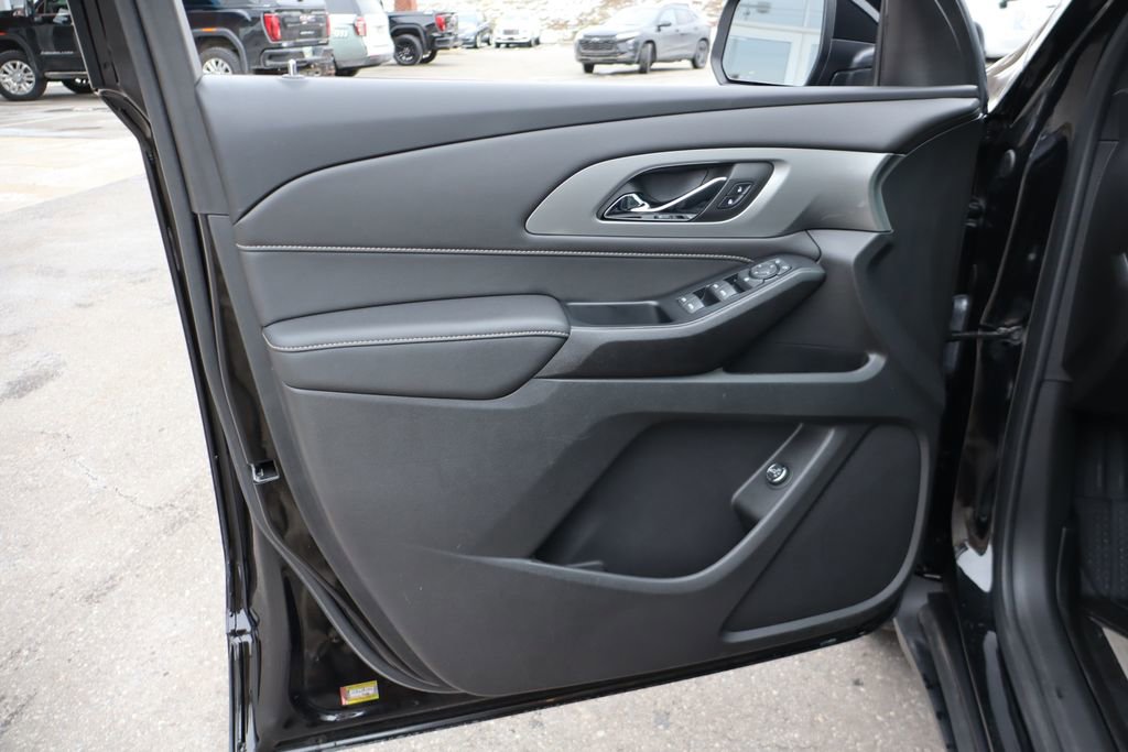 Used 2023 Chevrolet Traverse LT image 9
