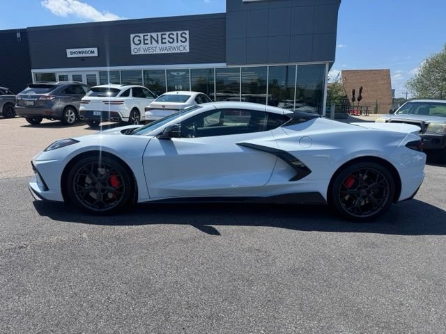 Used 2022 Chevrolet Corvette Stingray Coupe w/ Z51 Performance Package RWD image 4