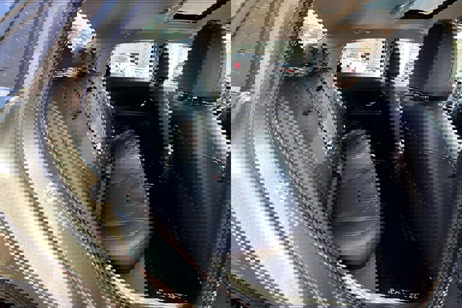 Used 2025 Hyundai Elantra Limited image 19