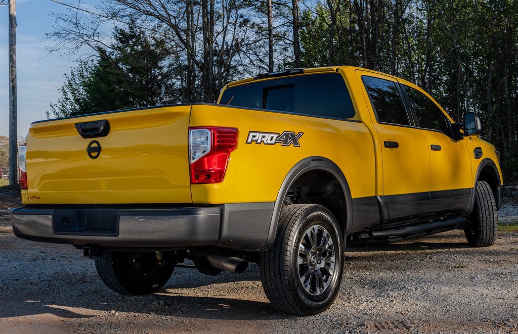 Used 2018 Nissan Titan PRO-4X image 5