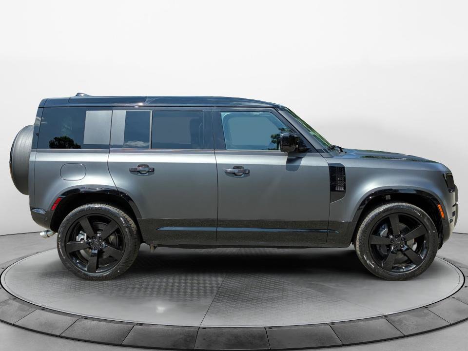 New 2026 Land Rover Defender 110 X-Dynamic SE AWD/4WD image 8