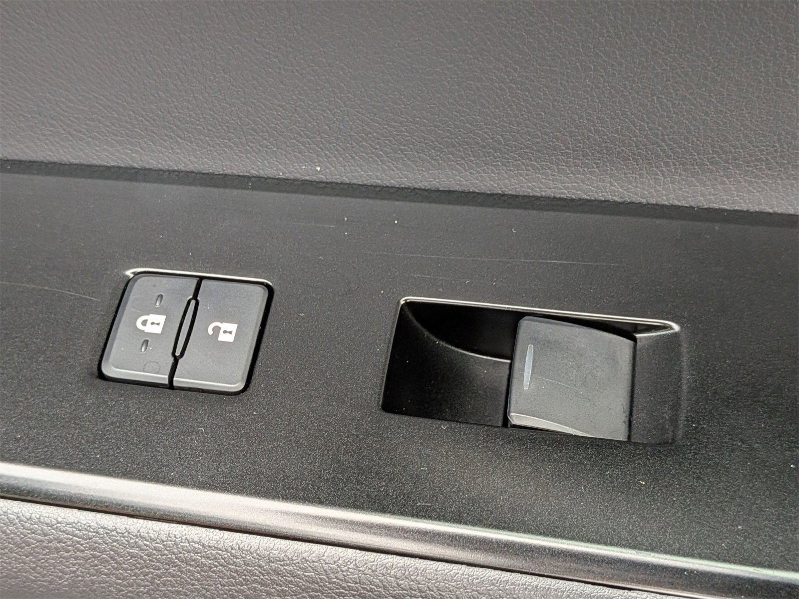 Used 2023 Lexus UX 250h FWD w/ Premium Package image 37