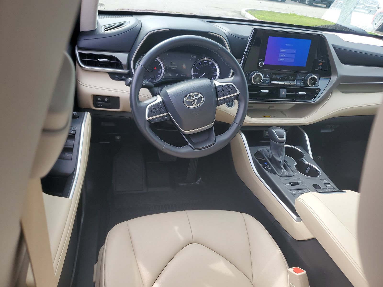 Certified 2024 Toyota Highlander XLE AWD/4WD image 11