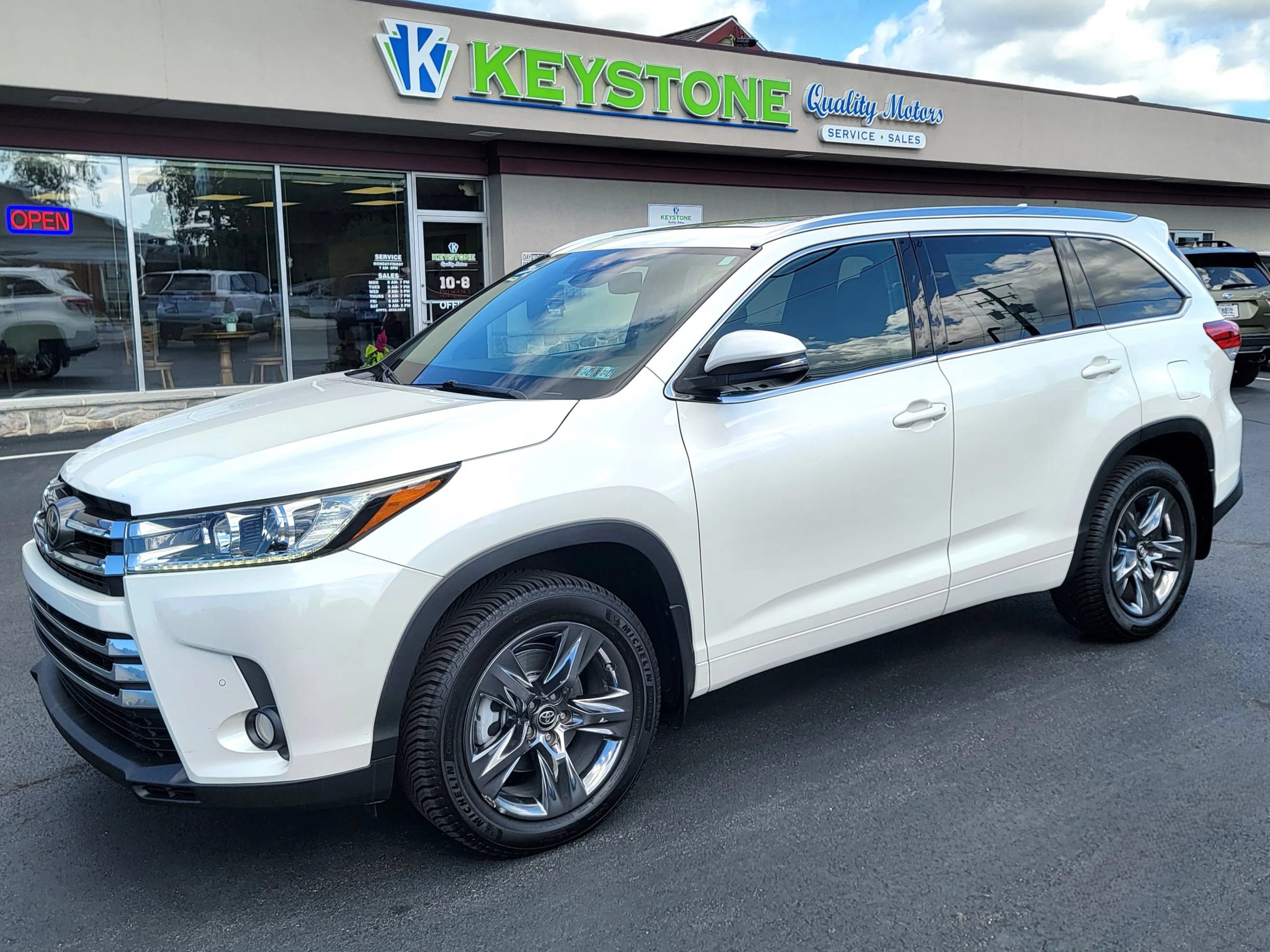 Used 2017 Toyota Highlander AWD V6 image 1