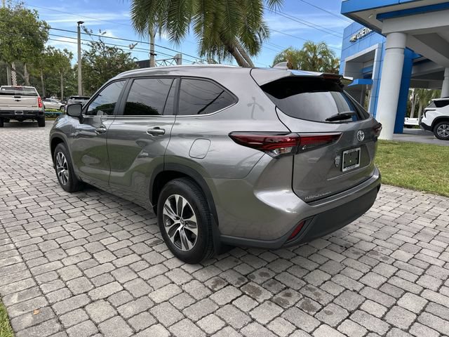 Used 2025 Toyota Highlander XLE FWD image 33
