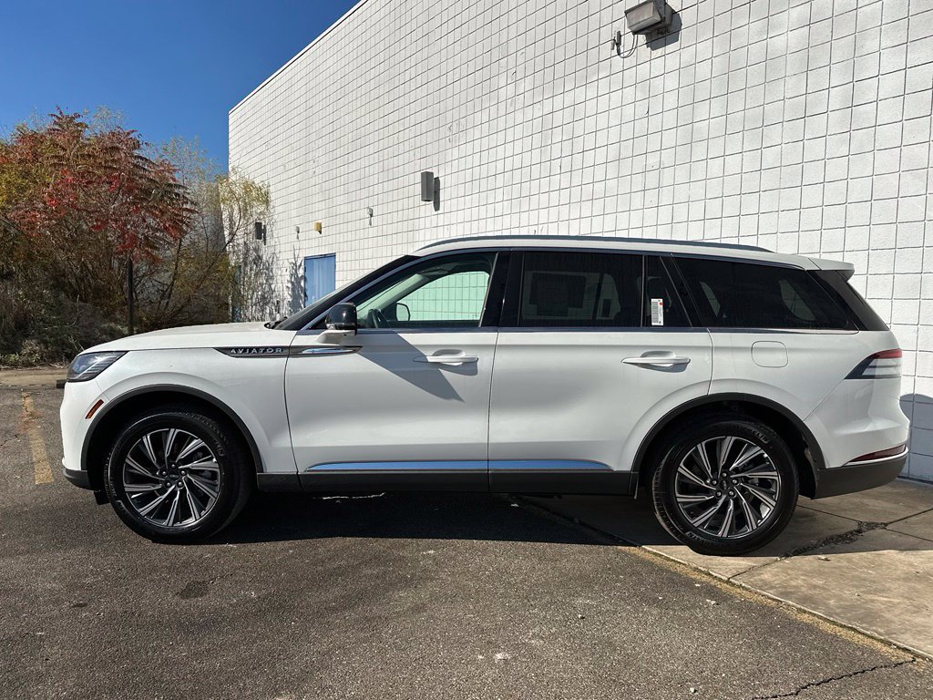 New 2026 Lincoln Aviator AWD image 2