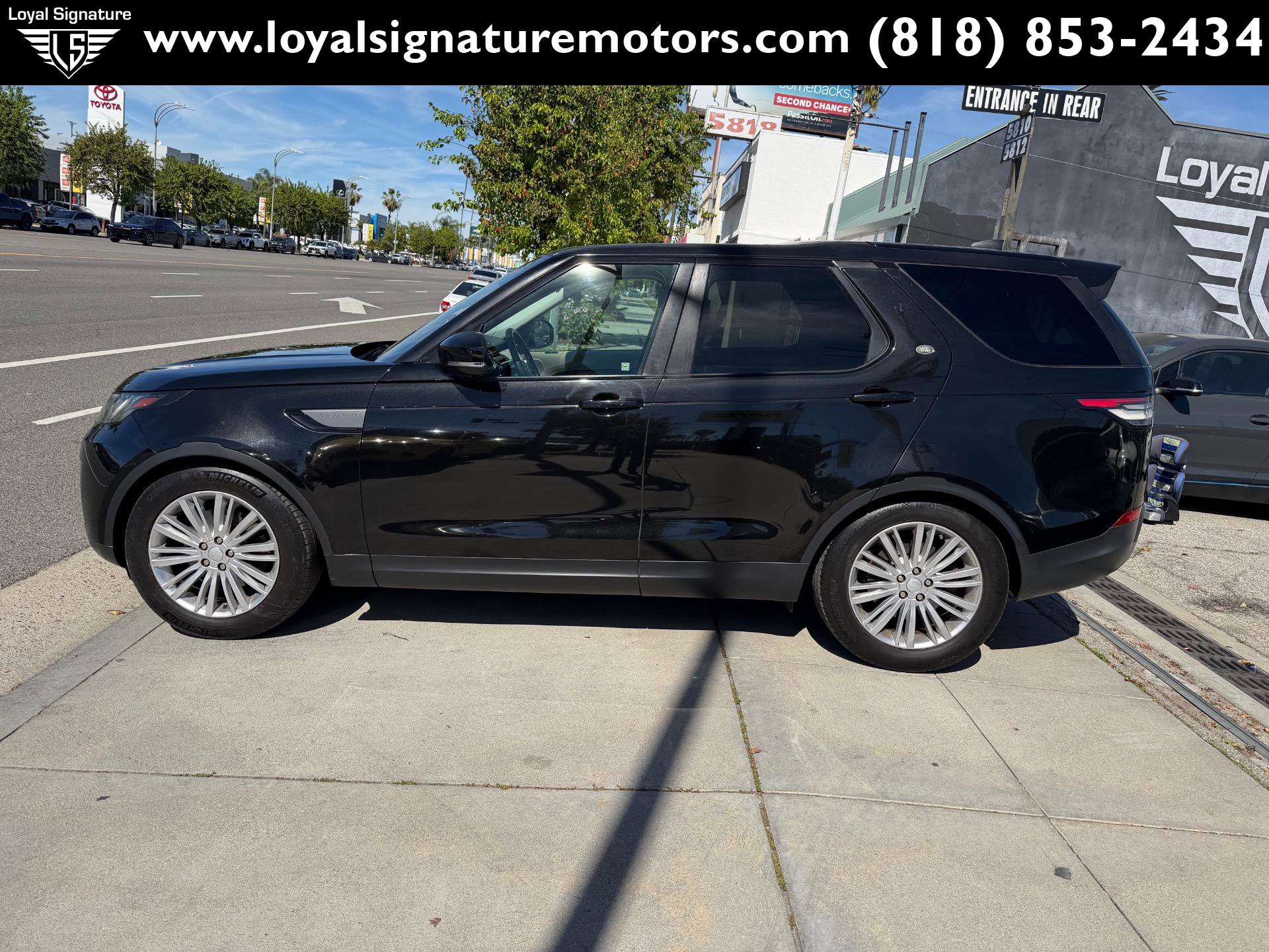 Used 2017 Land Rover Discovery SE image 4