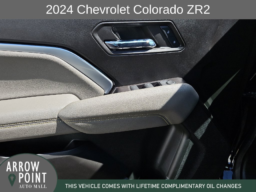 Used 2024 Chevrolet Colorado ZR2 w/ Technology Package AWD/4WD image 21