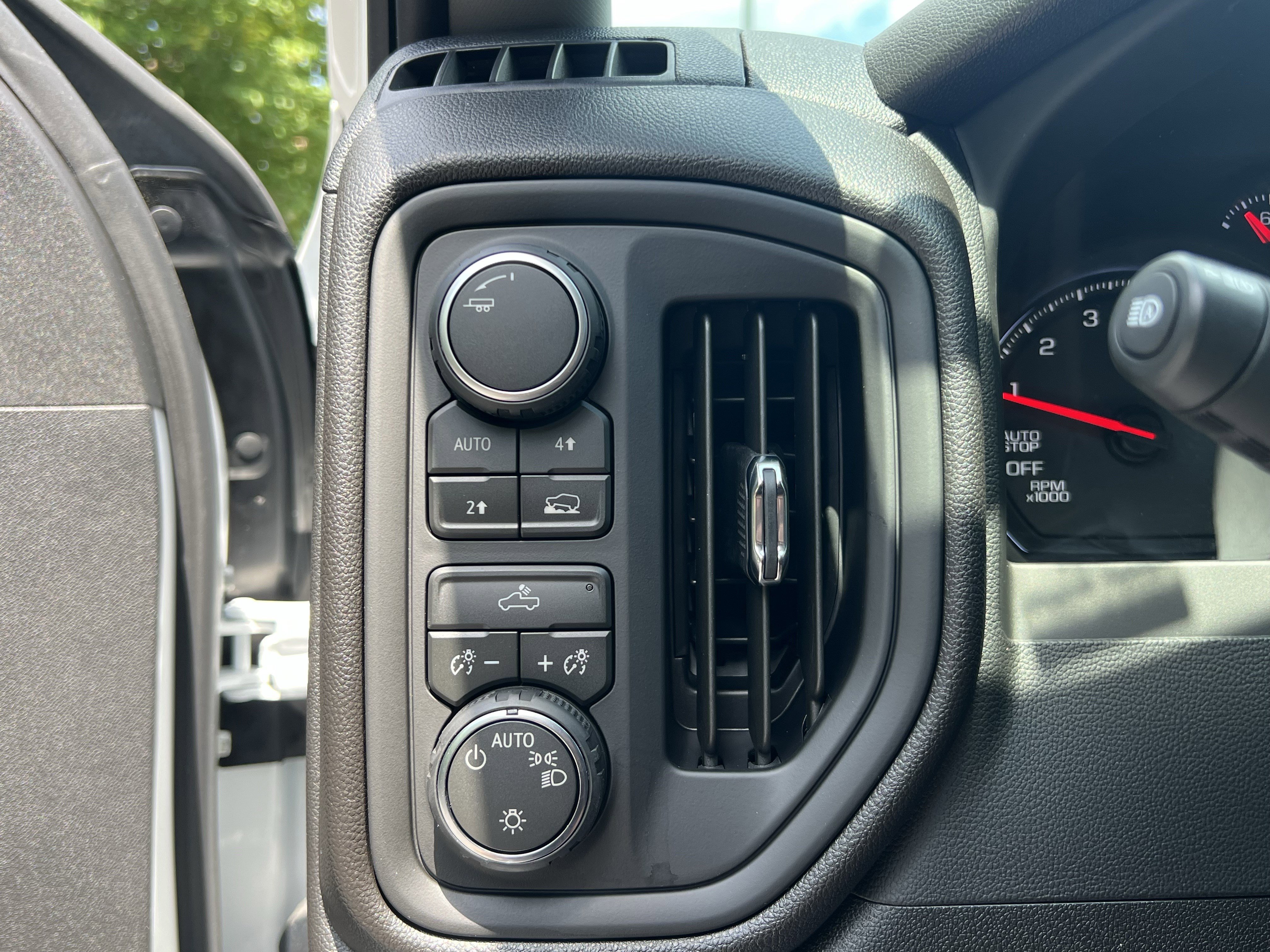 Used 2026 Chevrolet Silverado 1500 Custom w/ Turbomax Blackout Package AWD/4WD image 18
