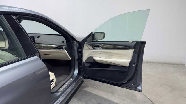 Used 2018 BMW 640i Gran Turismo xDrive image 9