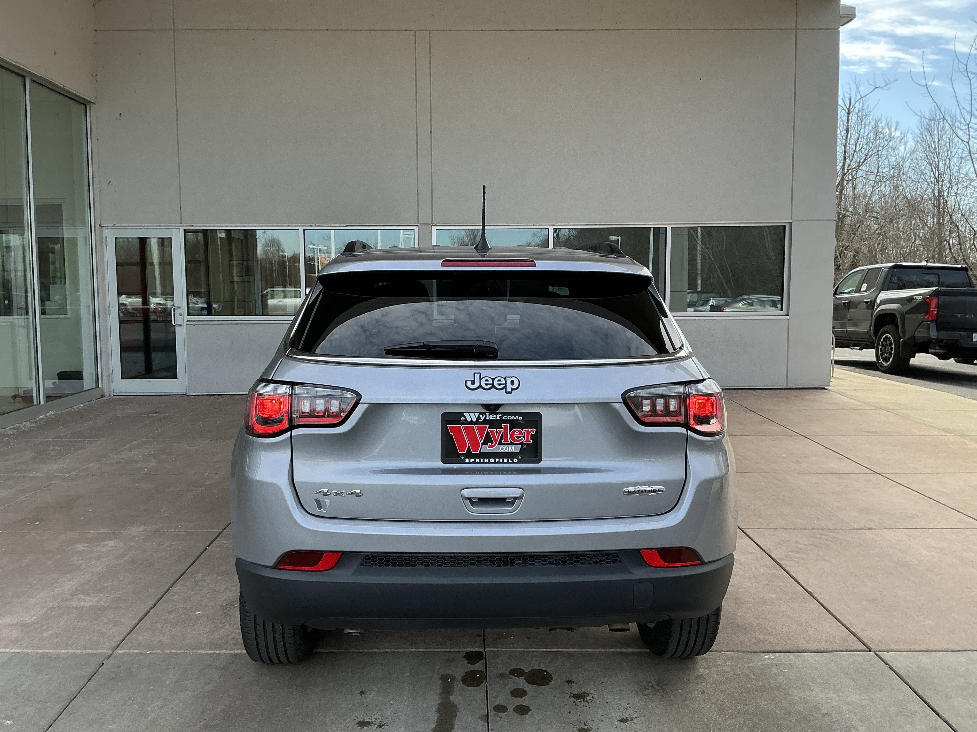 Used 2024 Jeep Compass Latitude w/ Altitude Special Edition image 21