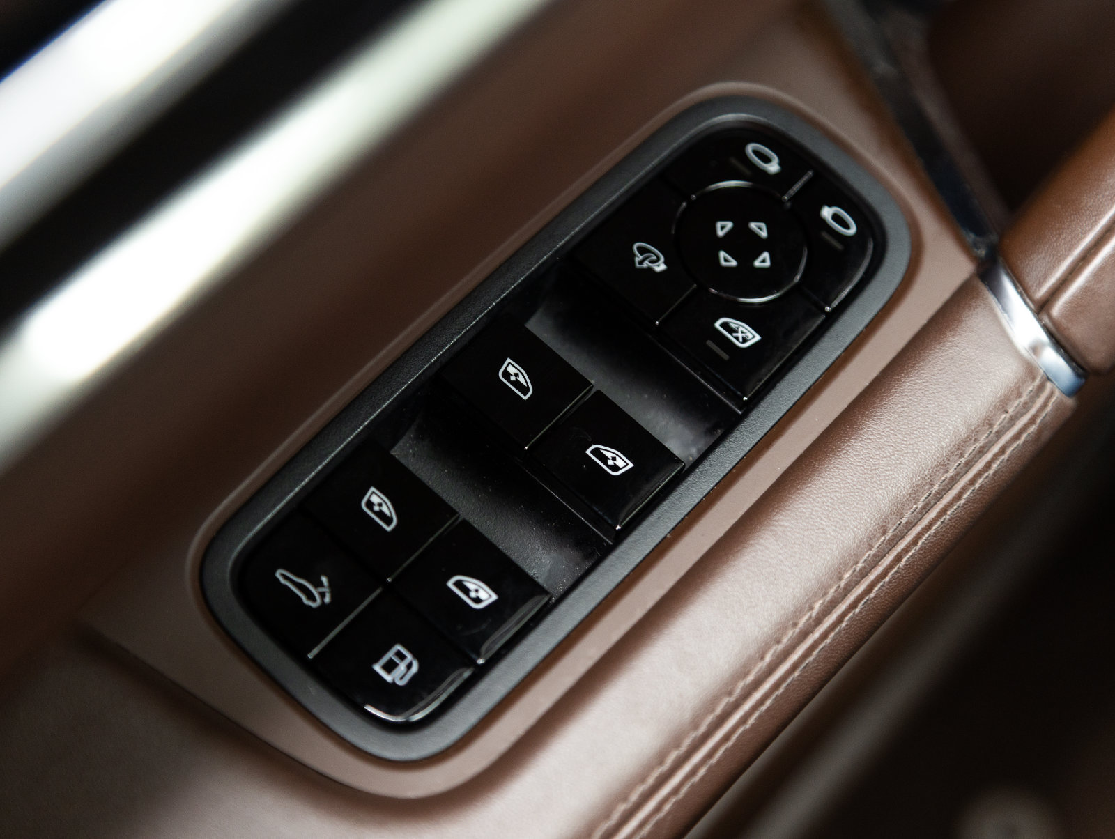 Certified 2020 Porsche Cayenne Turbo S AWD/4WD image 19