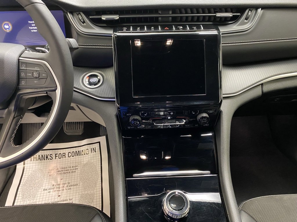 Used 2024 Jeep Grand Cherokee Altitude image 33