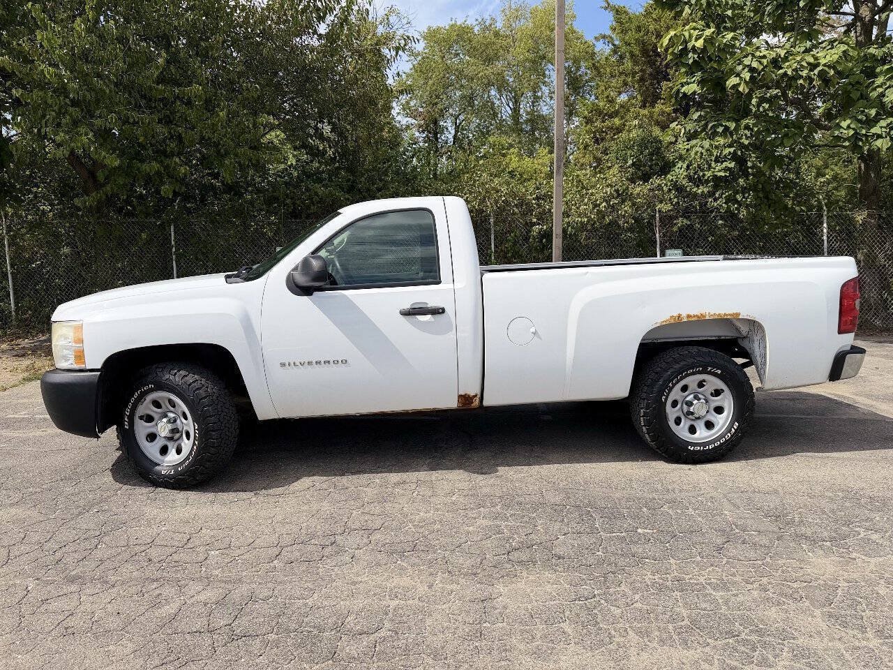 Used 2010 Chevrolet Silverado 1500 W/T RWD image 2