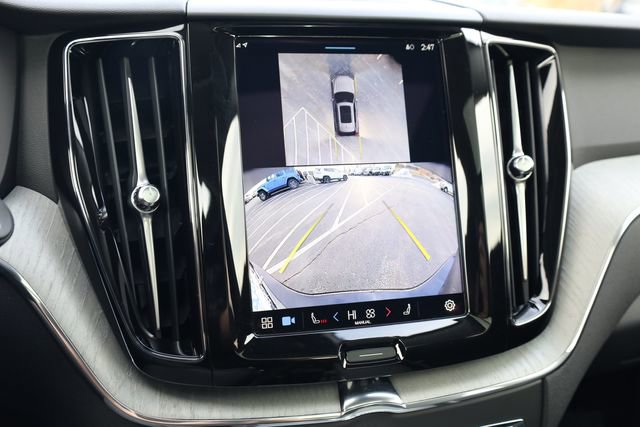 Used 2025 Volvo XC60 B5 Plus image 18
