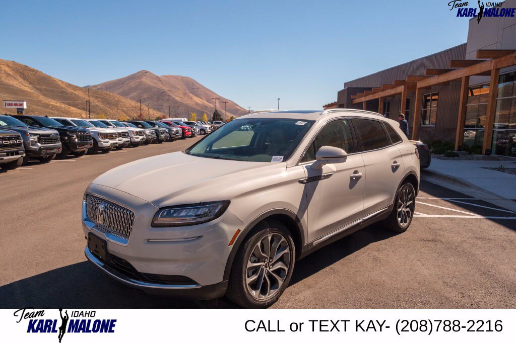 Used 2023 Lincoln Nautilus Reserve w/ Equipment Group 201A AWD/4WD image 9