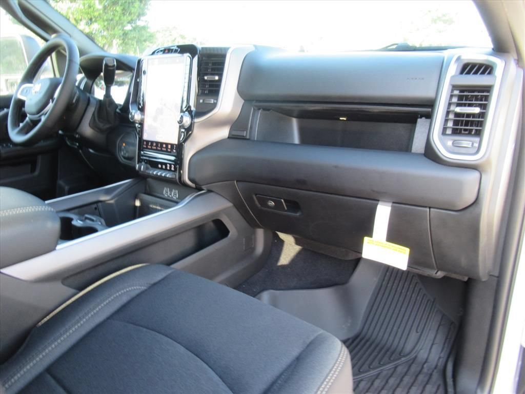 New 2026 RAM 3500 Big Horn AWD/4WD image 12