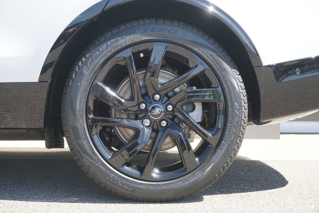 New 2025 Land Rover Discovery Dynamic SE image 35