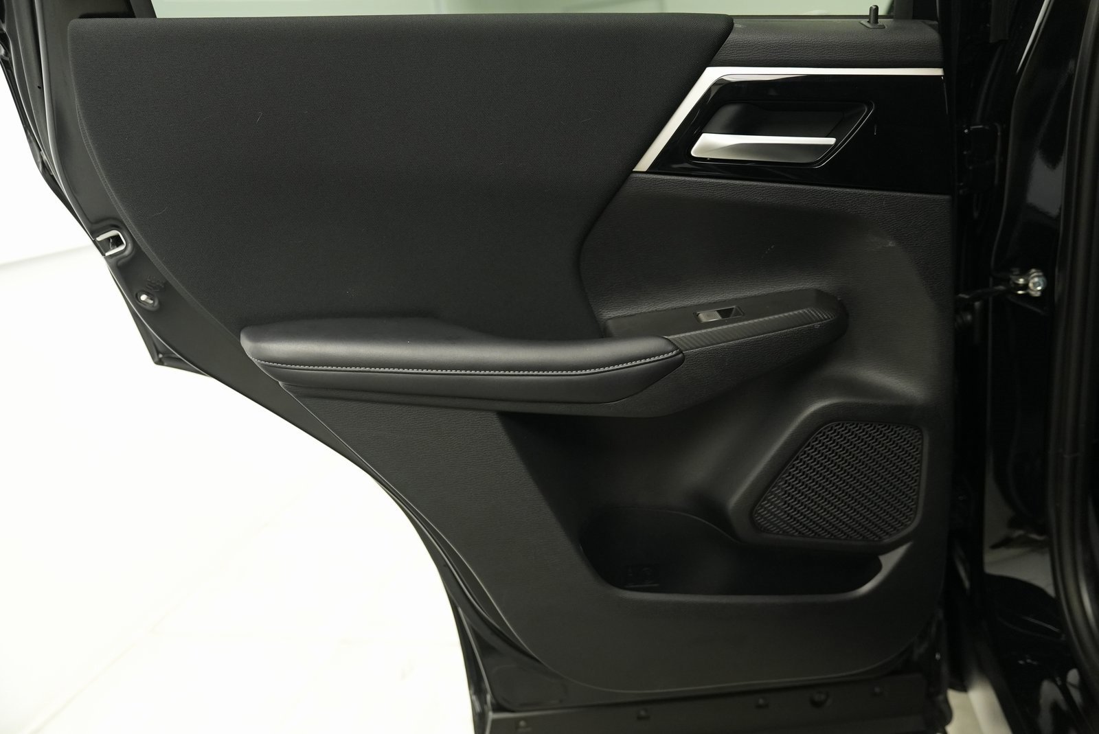 Used 2025 Mitsubishi Outlander ES image 15