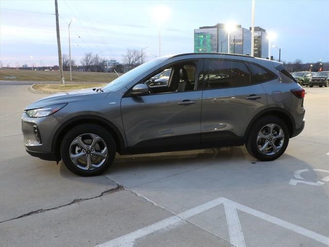 Used 2025 Ford Escape ST-Line Select image 3
