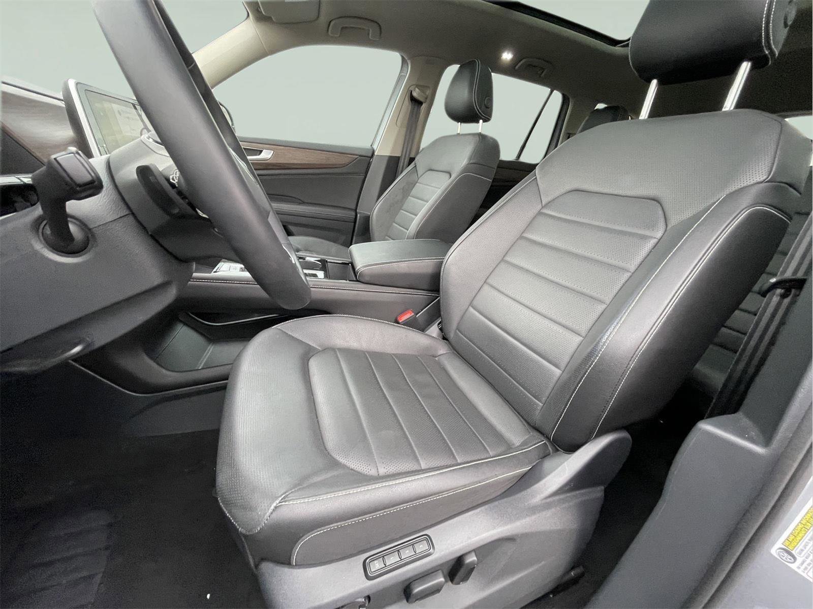 Used 2025 Volkswagen Atlas SEL image 14