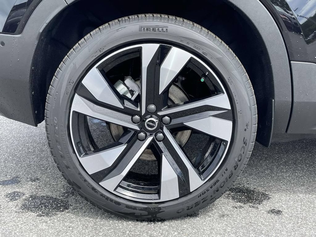 New 2026 Volvo XC40 B5 Plus w/ Protection Package Premier AWD/4WD image 32