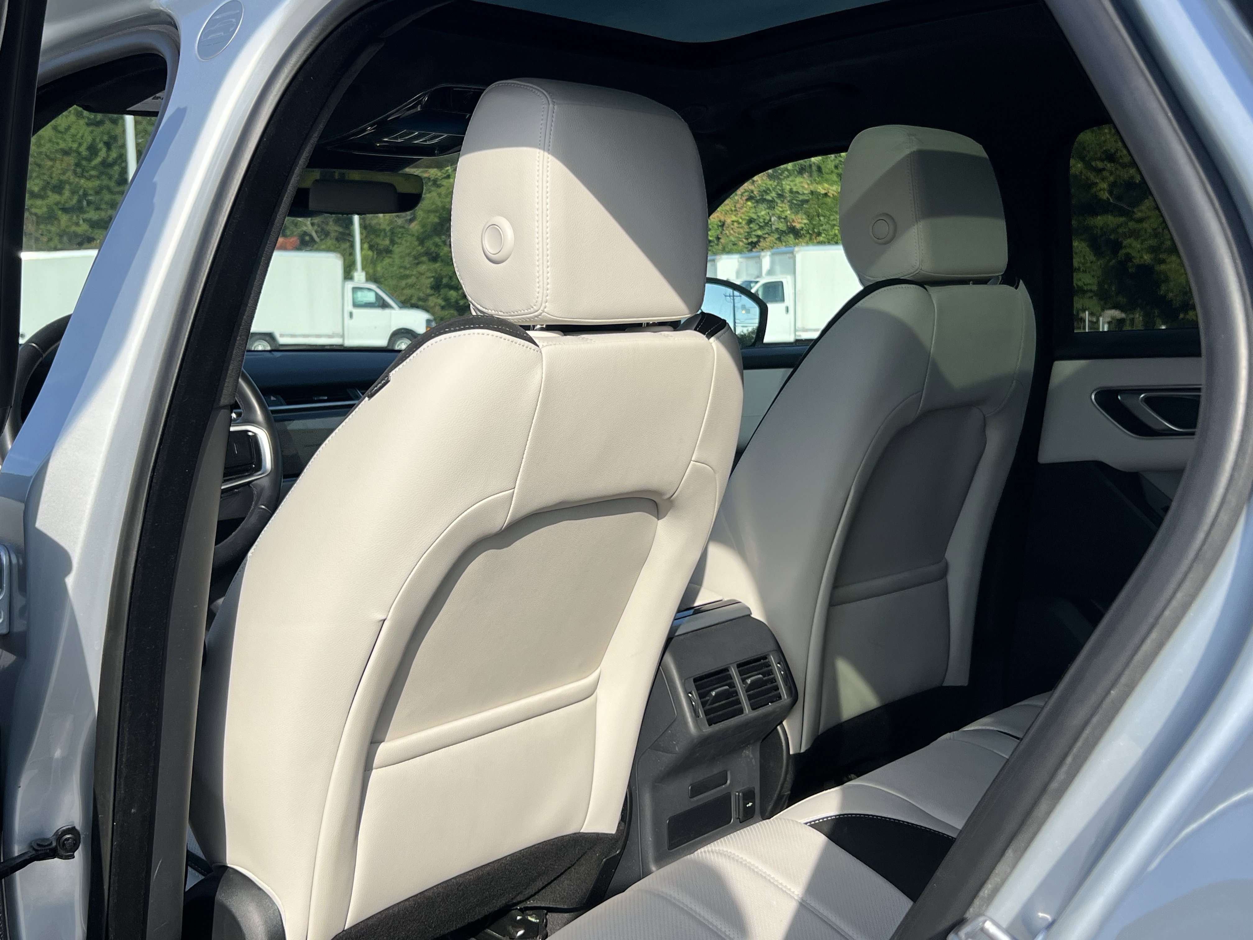 Used 2023 Land Rover Range Rover Velar R-Dynamic S image 35